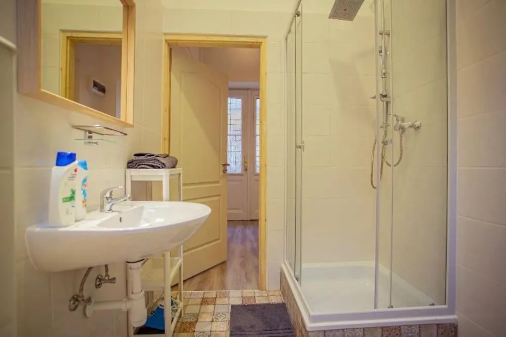 Cosy 2 Bedroom Flat In Akacfa St., Sol Budapeszt 0*,  Węgry