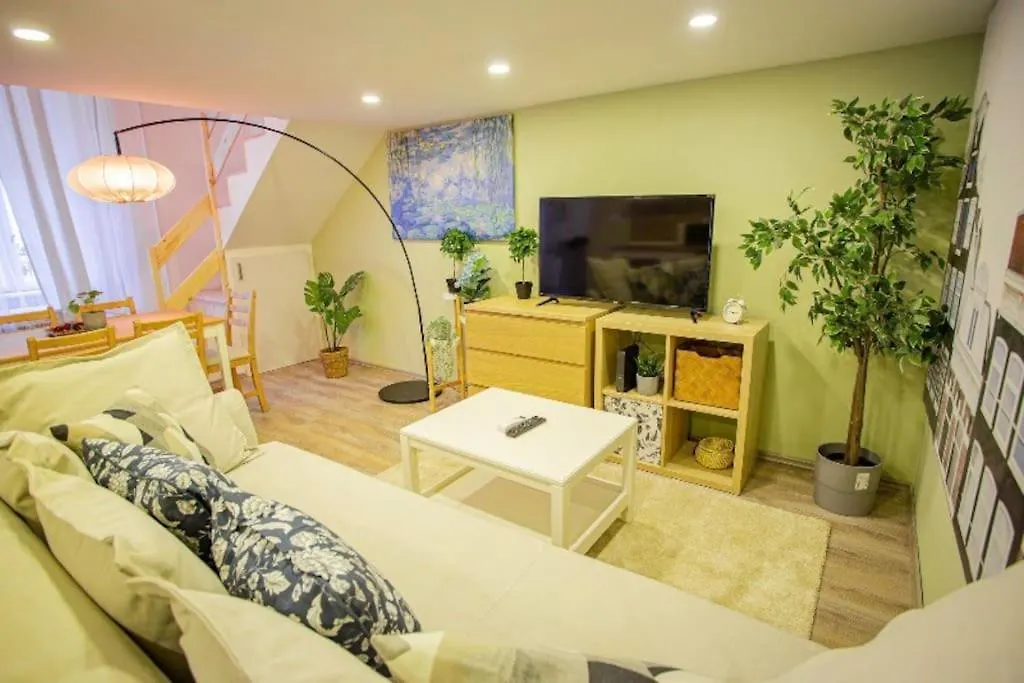 Cosy 2 Bedroom Flat In Akacfa St., Sol Budapeszt