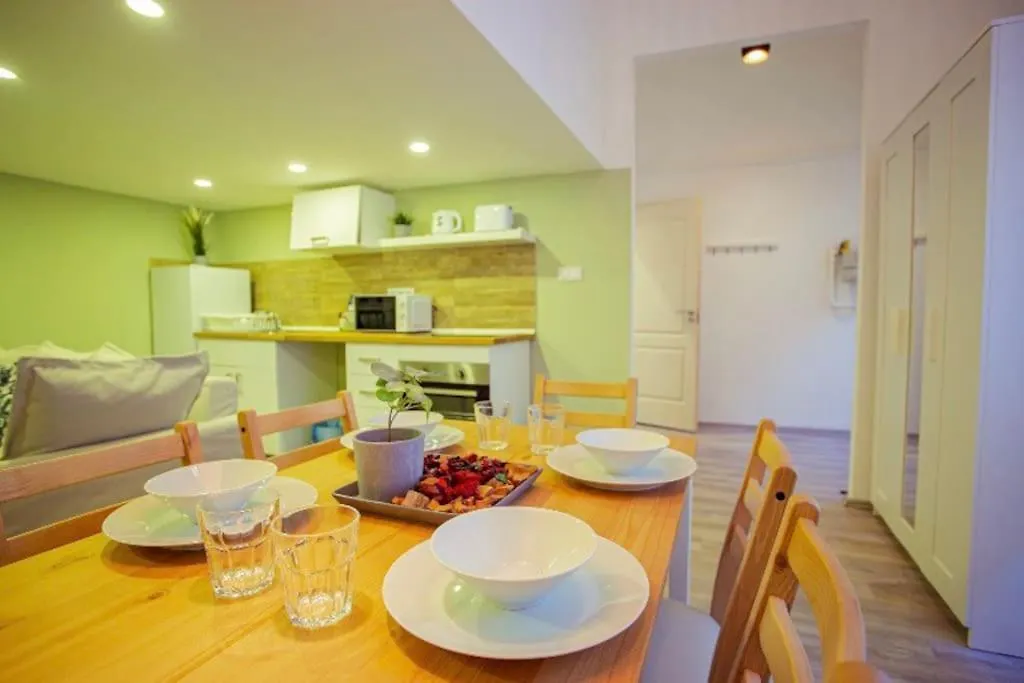 Cosy 2 Bedroom Flat In Akacfa St., Sol Budapešť