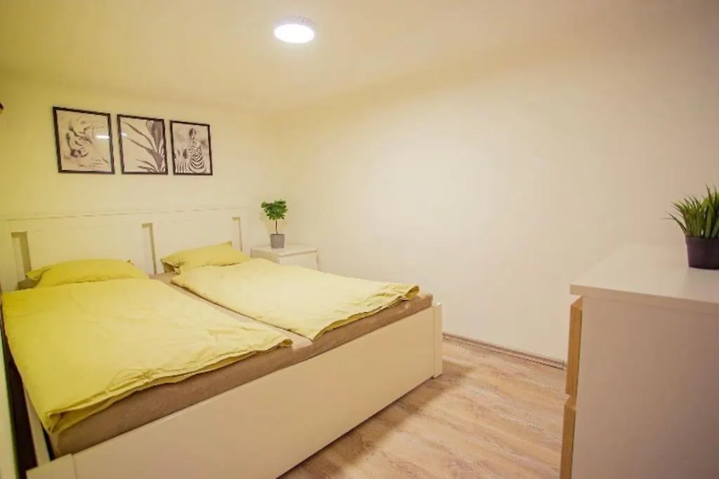 Apartmán Cosy 2 Bedroom Flat In Akacfa St., Sol Budapešť