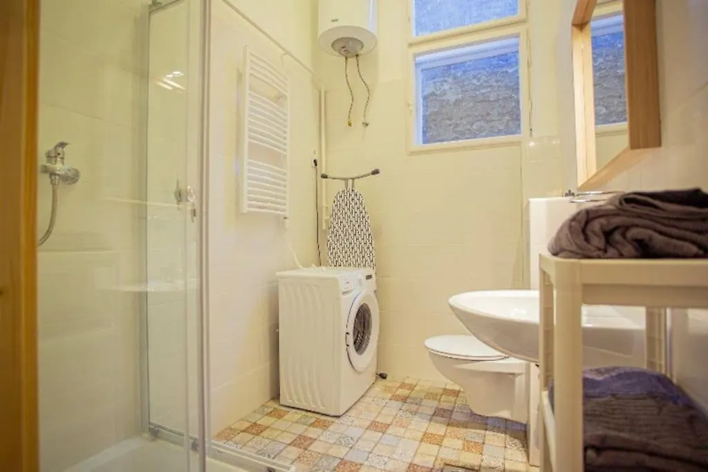 בודפשט Cosy 2 Bedroom Flat In Akacfa St., Sol דירה